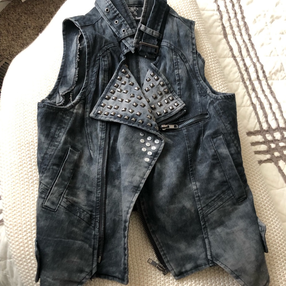 Rocker Vest